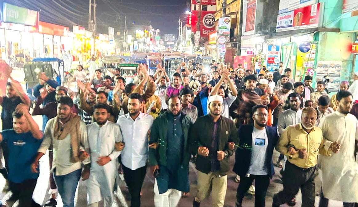 হাসিনার ফাঁসির রায়ে লক্ষ্মীপুরে আনন্দ মিছিল ও মিষ্টি বিতরণ